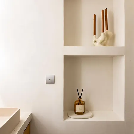 4p 1br - Monthly - Step From Place Vendome Daire