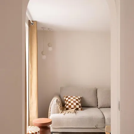 4p 1br - Monthly - Step From Place Vendome Daire *