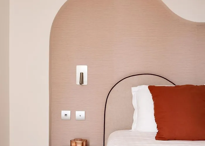 4p 1br - Monthly - Step From Place Vendome شقة