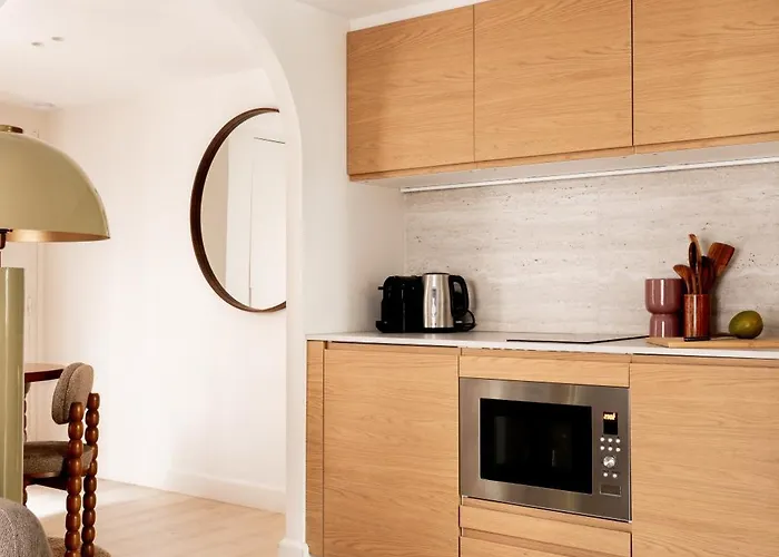 4p 1br - Monthly - Step From Place Vendome شقة باريس