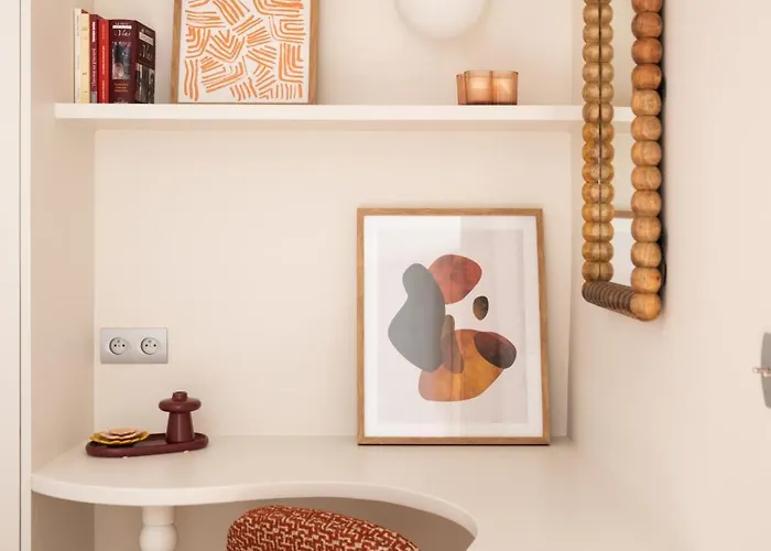 4p 1br - Monthly - Step From Place Vendome شقة *